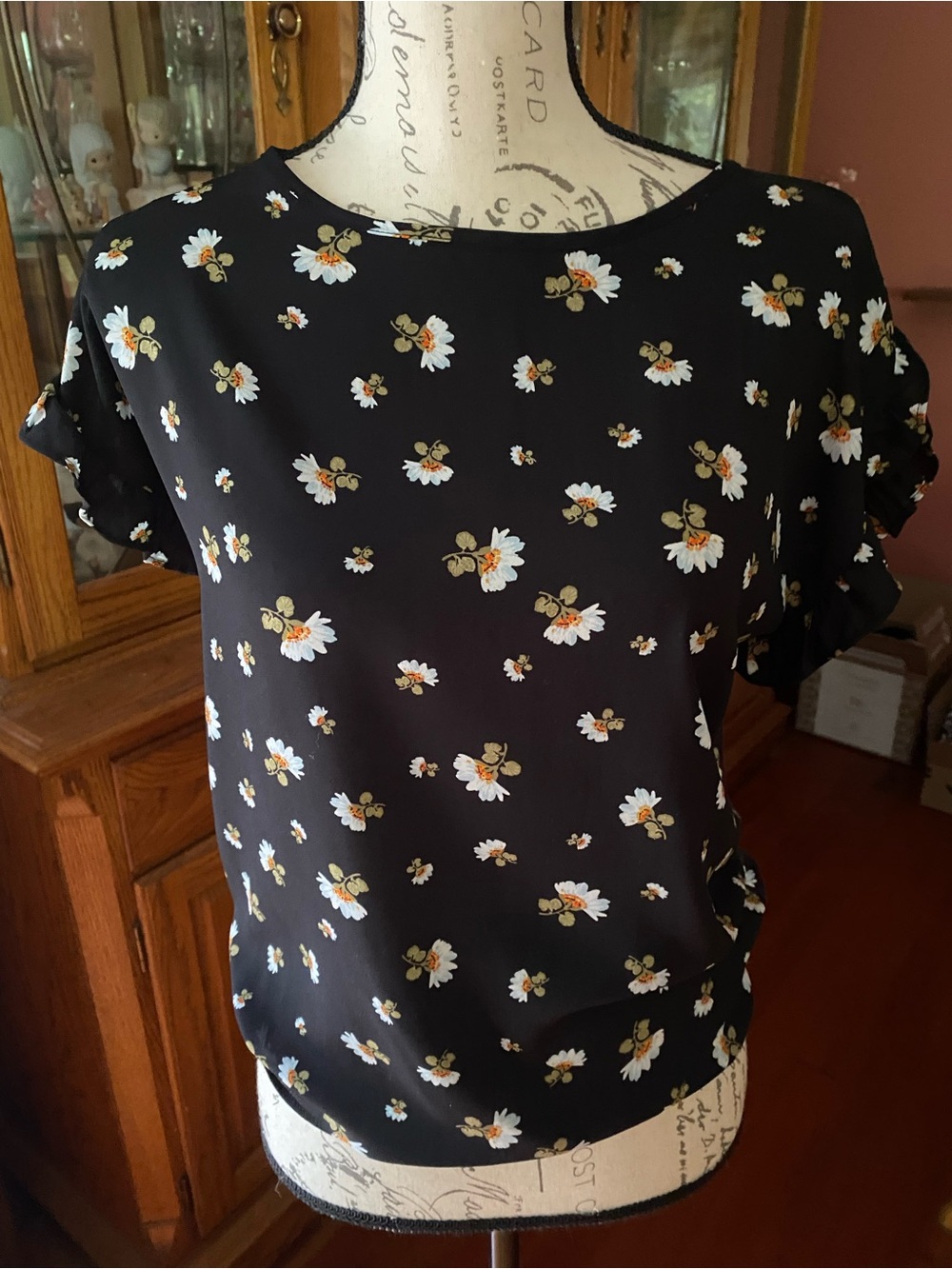 LOFT Black Daisy Print Short Sleeve Blouse